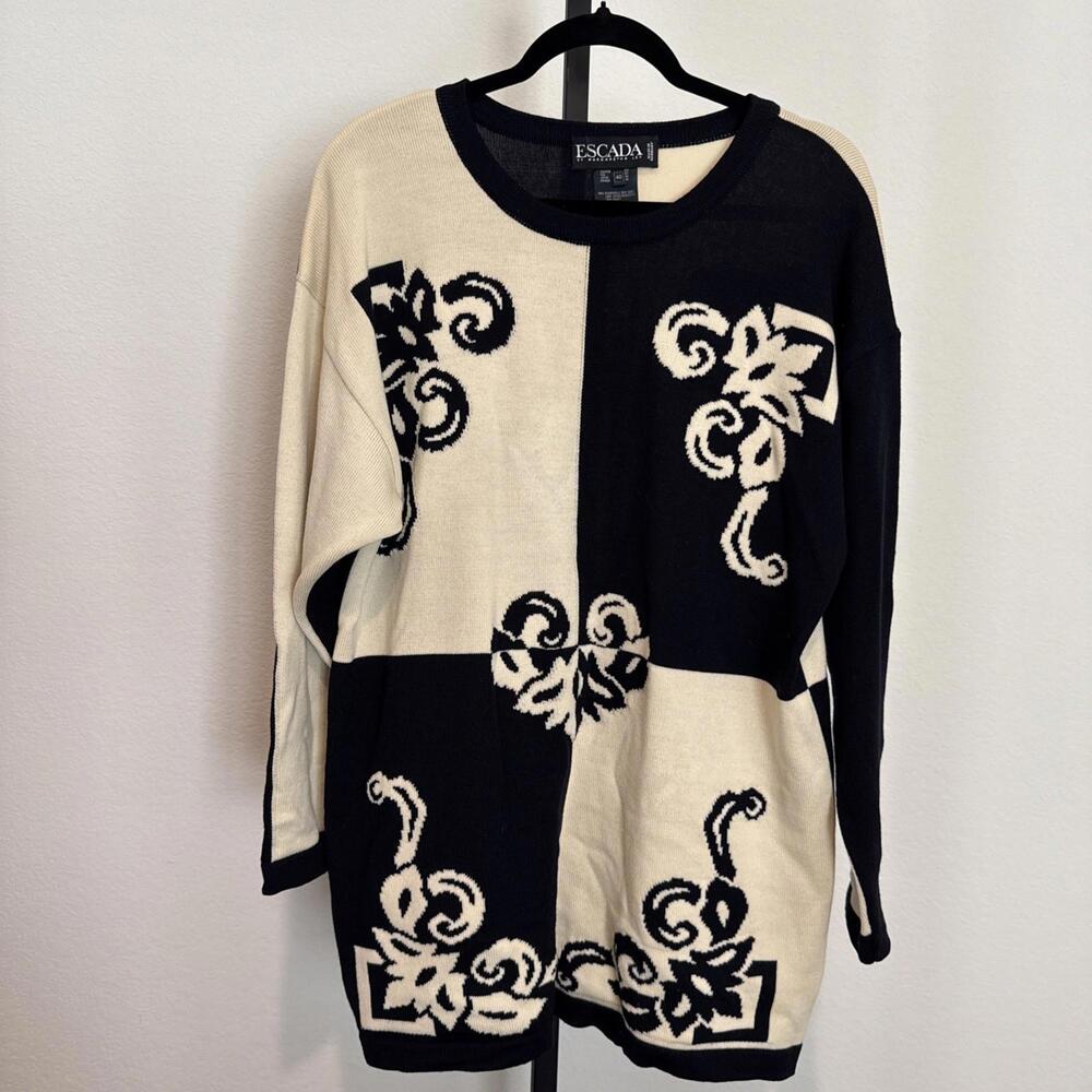 VTG Oversized Escada Black & Cream Colorblock Pure New Wool Sweater - Size 40